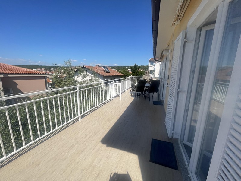 Grande terrazza coperta presso la casa