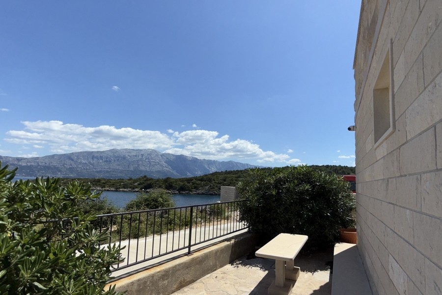 Vista mare sulla baia dal terreno
