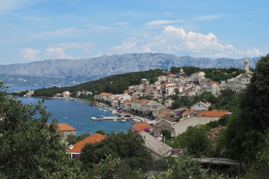 Località costiera sull'isola di Brac in Croazia