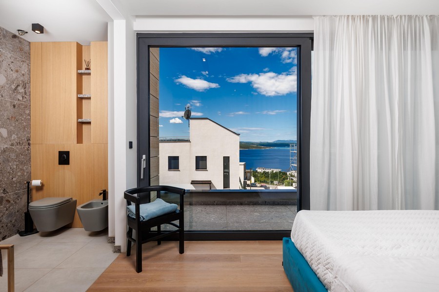 Bagno con vista mare