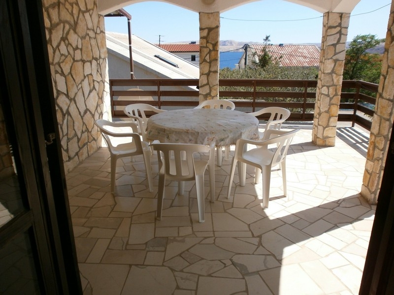 Solarium con salotto e vista mare