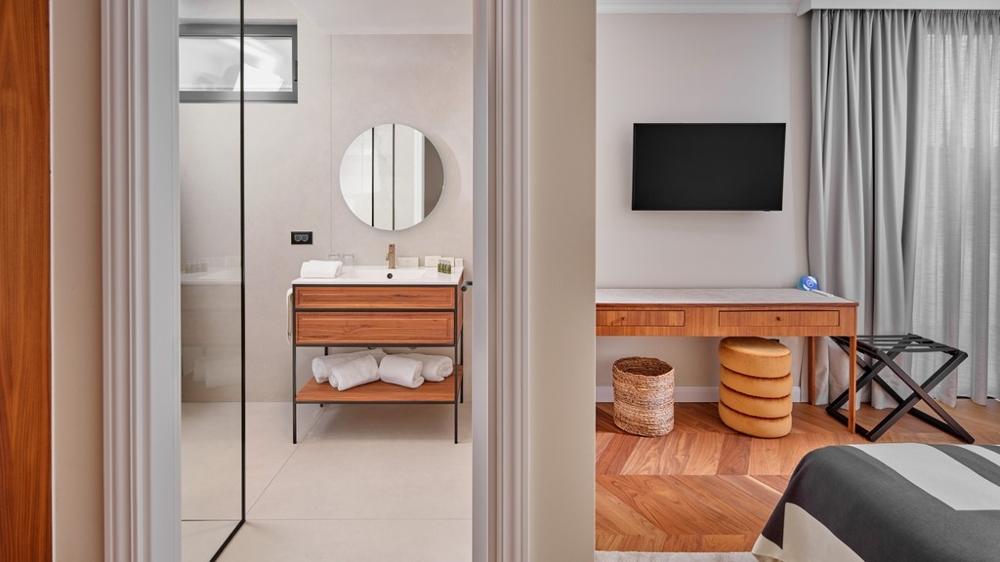 Camera da letto con bagno adiacente