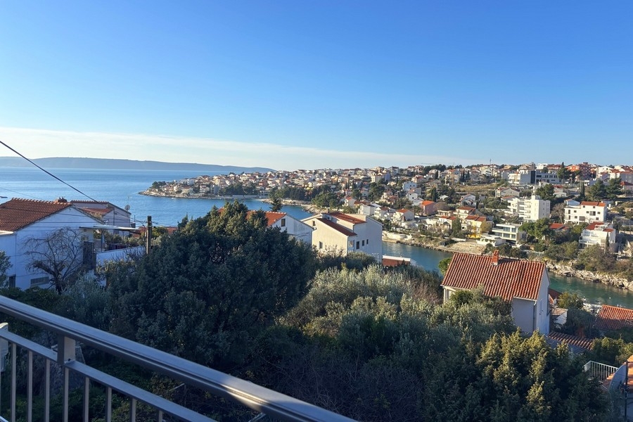 Vista panoramica sul mare e sulla baia dalla terrazza