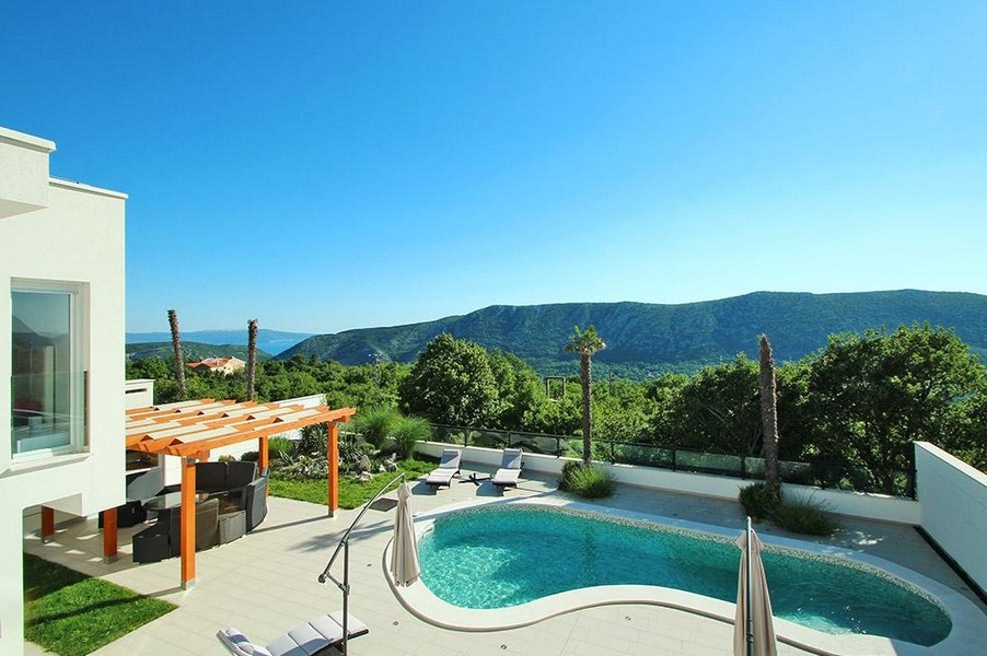 Vista panoramica su paesaggio e mare