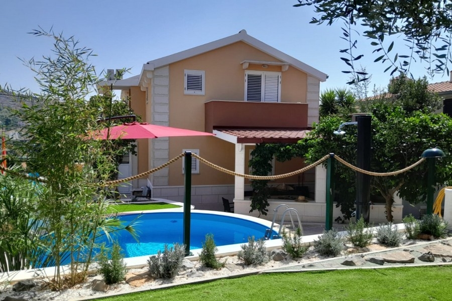 Casa mediterranea con piscina in Croazia