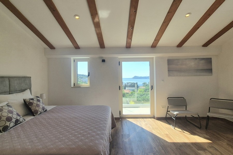 Camera da letto con vista sul mare