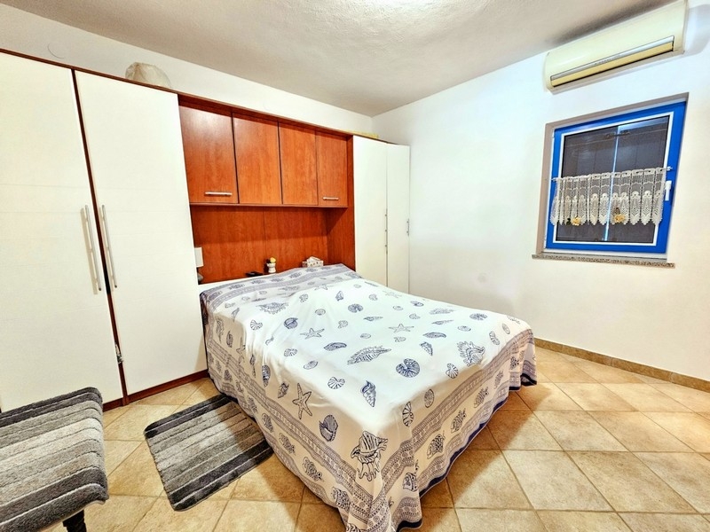 Camera da letto con letto matrimoniale e climatizzazione
