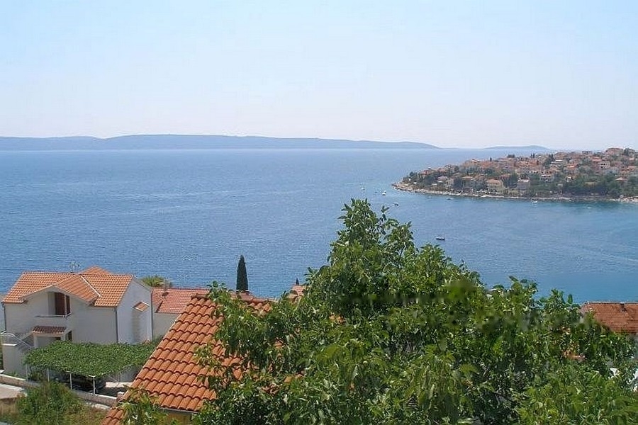 Vista sulla costa di Ciovo con baia e mare