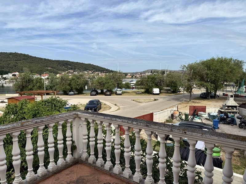 Vista dalla terrazza sull'acqua a Bilice