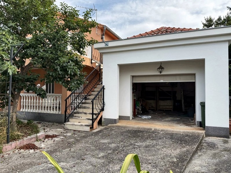 Garage con accesso