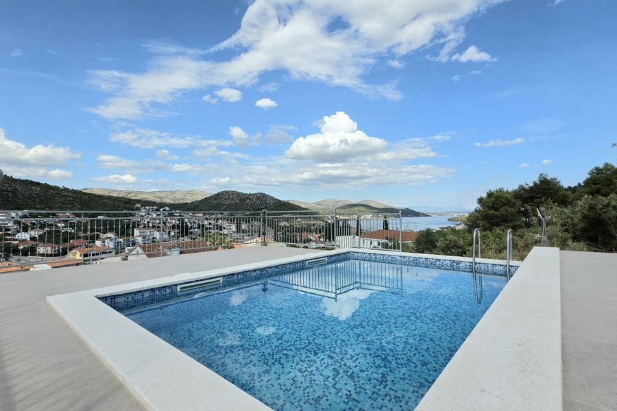 Casa con piscina e vista mare a Marina, Croazia