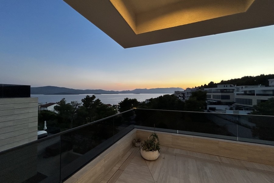 Vista sul mare al tramonto