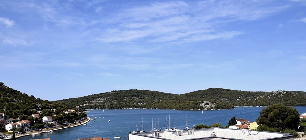 Vista sul mare e sulla baia di Tisno