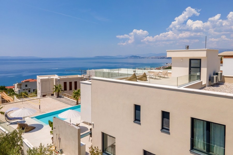 Terrazza sul tetto con vista sul mare