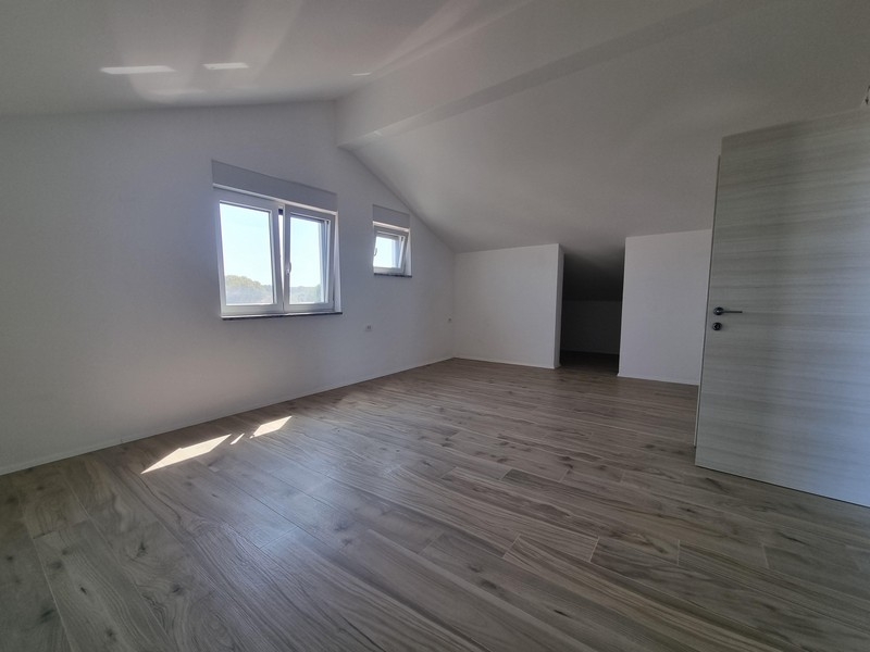 Sottotetto con pavimento in legno