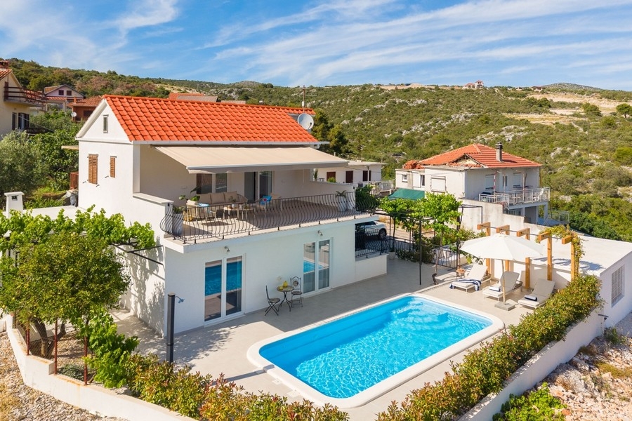 Villa moderna con piscina a Rogoznica, Croazia