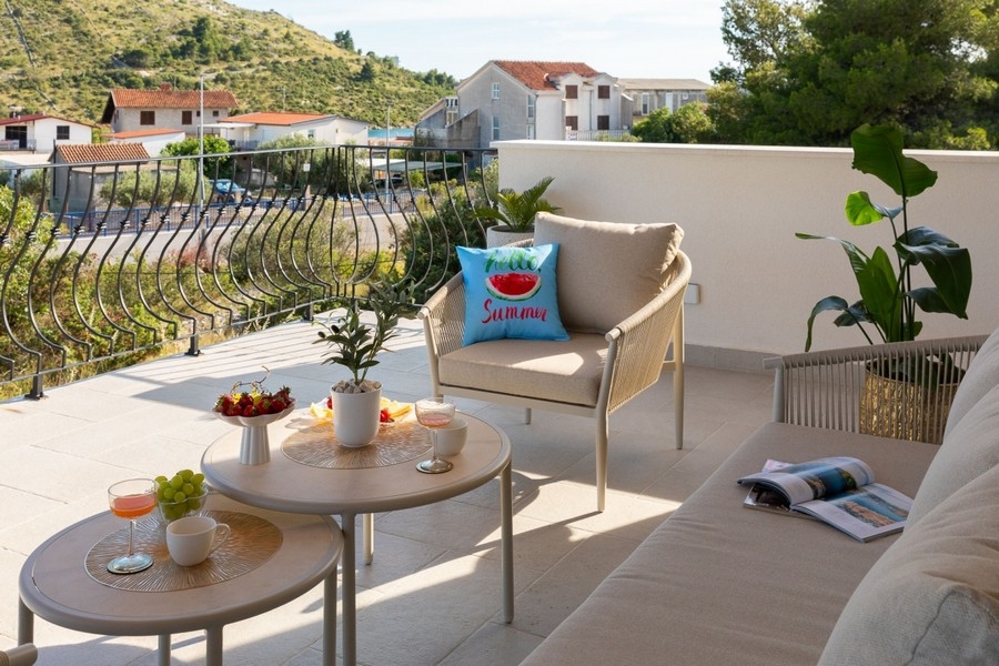 Terrazza con salottino e zona lounge