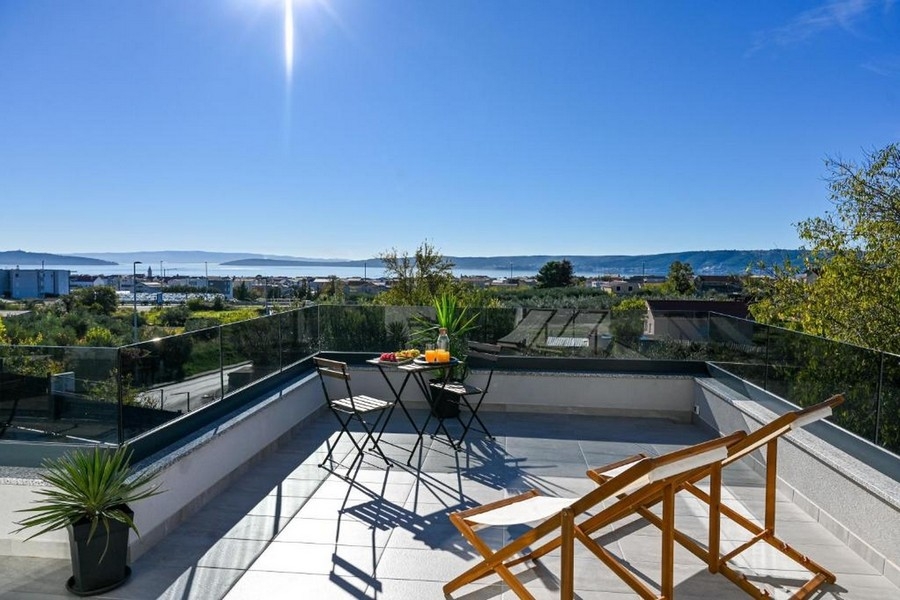 Terrazza con vista mare e salottino