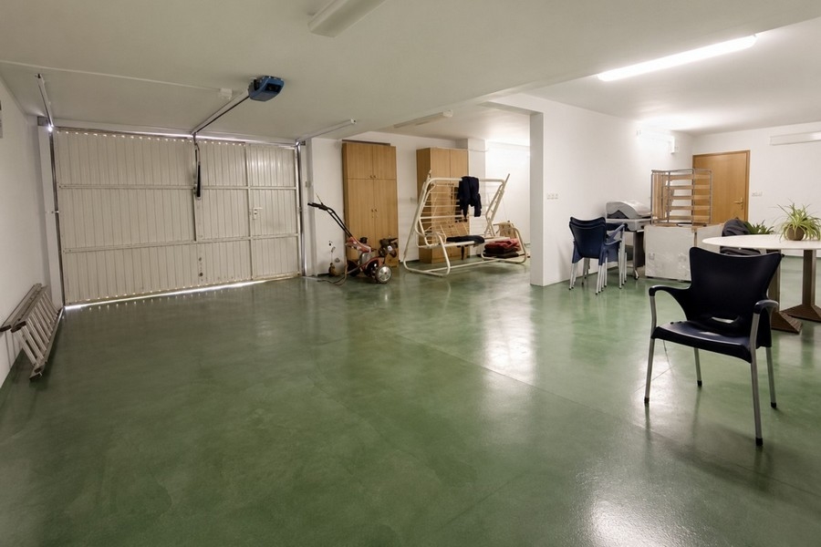 Garage con locale annesso