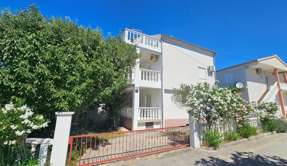 Casa con tre appartamenti a Seline, Croazia