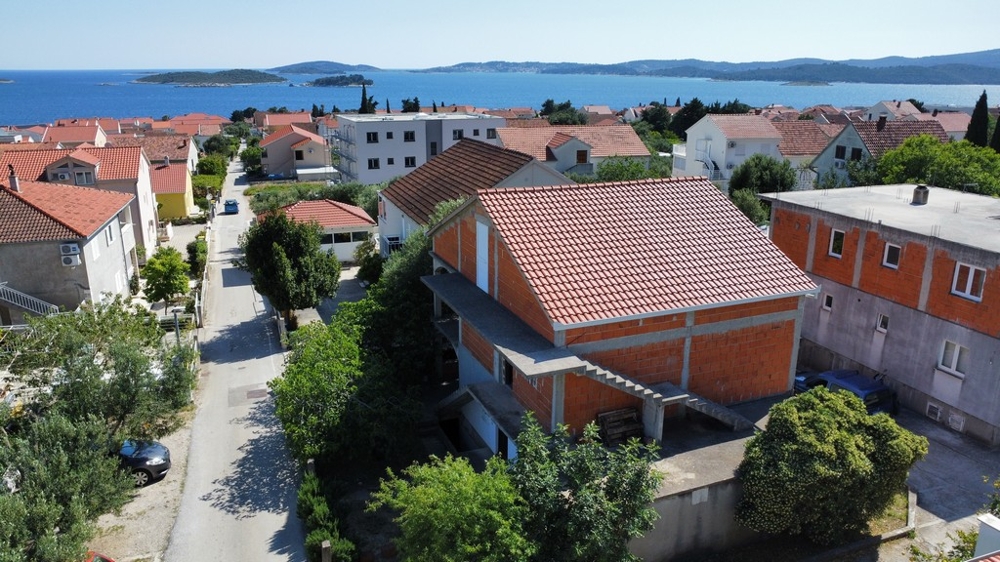 Veduta aerea della casa a Orebic con vista sul mare