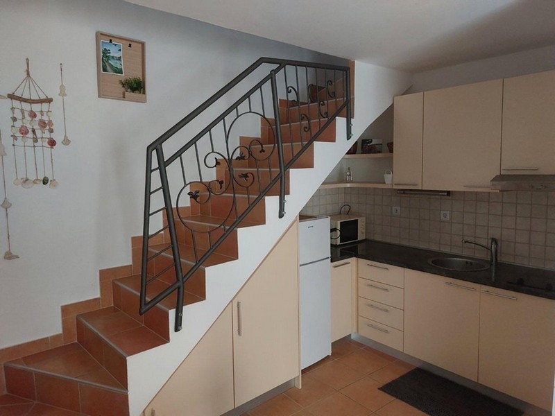 Cucina con scala