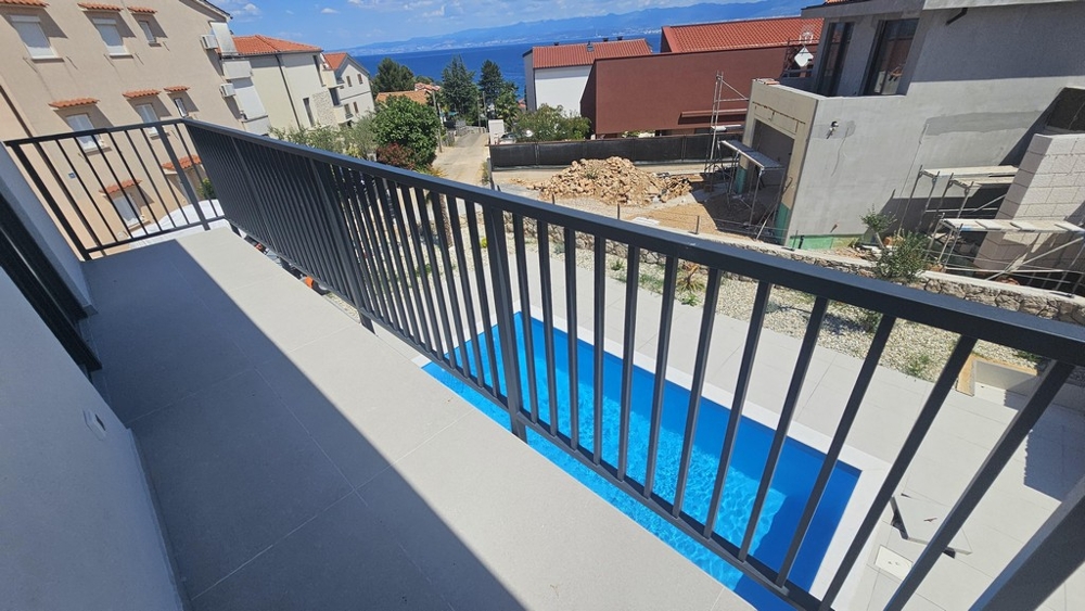 Balcone con vista sulla piscina