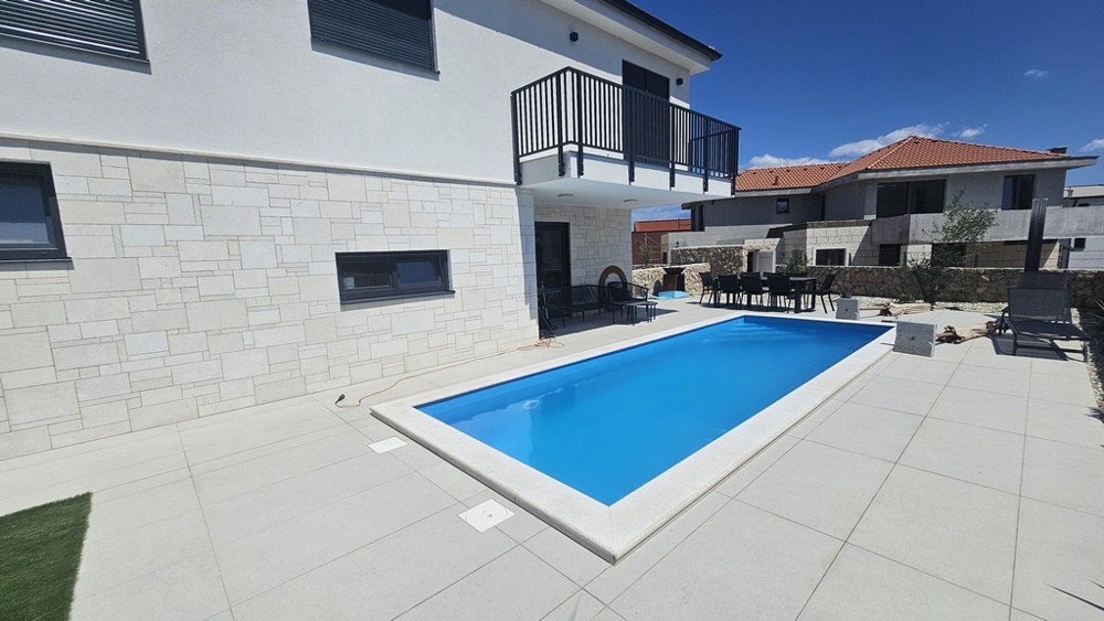 Casa con piscina in vendita in Croazia - H4077.