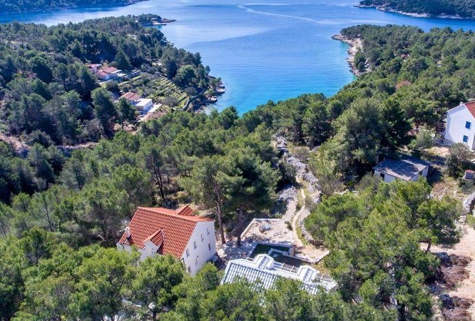 Casa con vista mare in una baia tranquilla sull'isola di Brac