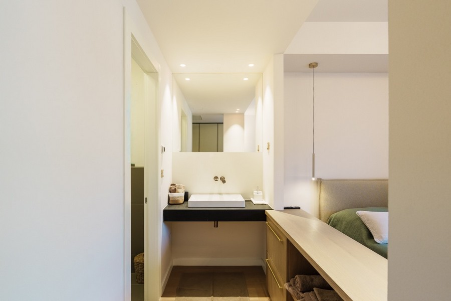 Bagno luminoso con lavabo - H4083