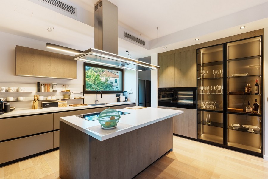 Cucina moderna con isola - H4083