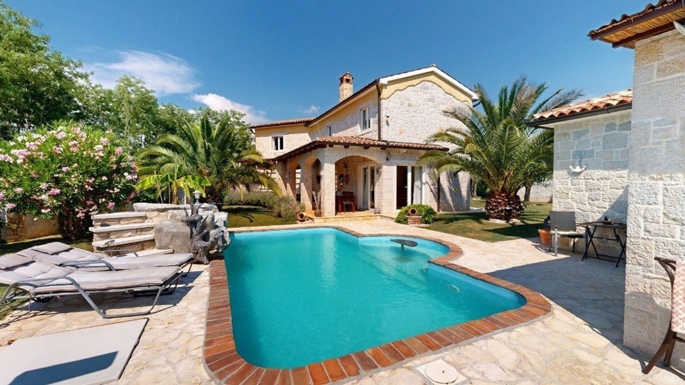 Casa indipendente con piscina e palme vicino a Porec
