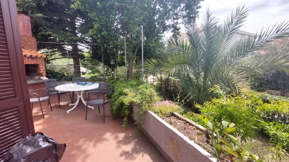 Casa con terrazza, camino per grigliate e giardino a Novalja, isola di Pag, H4086
