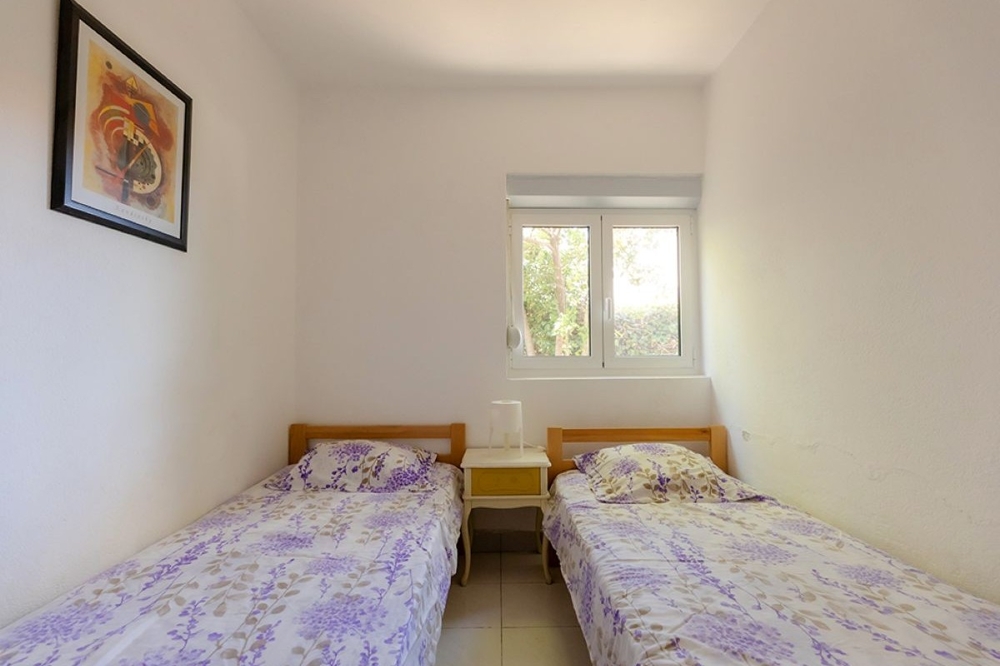 Camera da letto con due letti singoli al piano terra