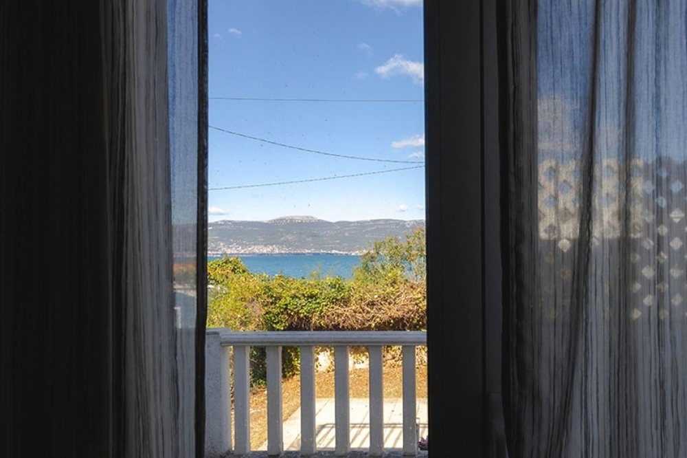Vista mare dalla finestra della casa su Ciovo