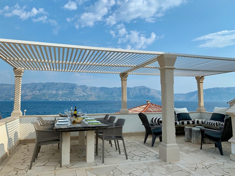 Terrazza coperta con salottino e vista sul mare, casa H4090 Povlja
