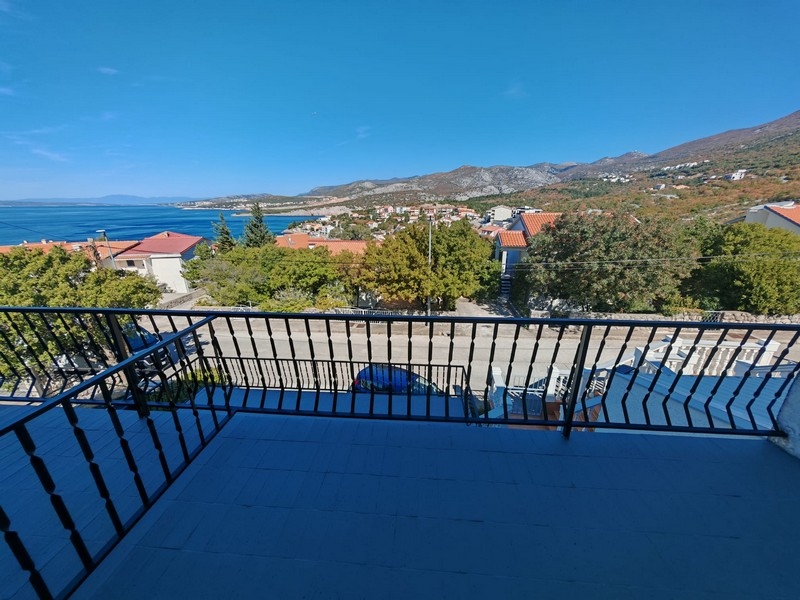 Terrazza con vista mare su Klenovica, casa in vendita in Croazia H4091