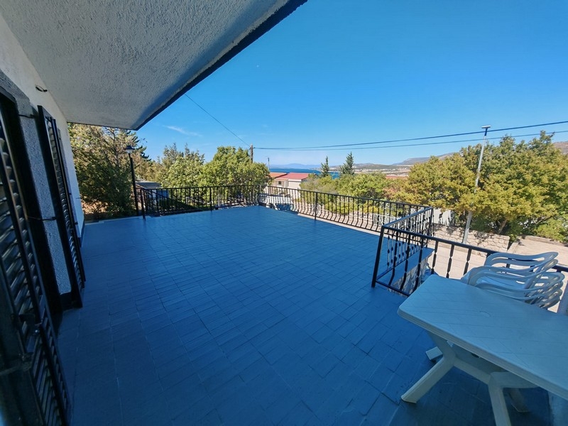 Terrazza coperta con vista mare, casa in vendita Klenovica H4091