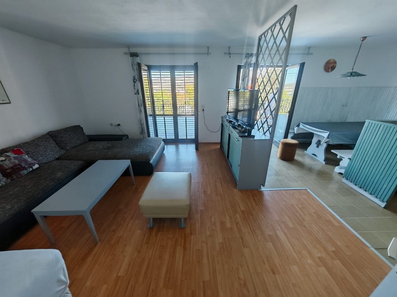 Zona giorno con accesso alla terrazza, casa Klenovica H4091