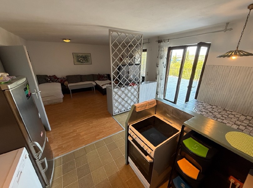 Cucina con vista sulla zona giorno, casa in vendita Klenovica H4091