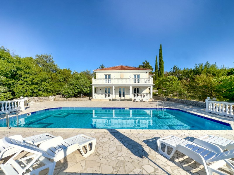 Villa in vendita in Croazia - con piscina e lettini vicino a Dobrinj su Krk
