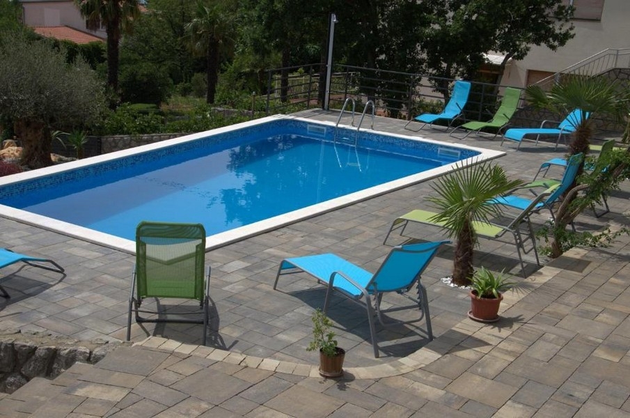 Piscina di 8,5 x 4 metri a Crikvenica
