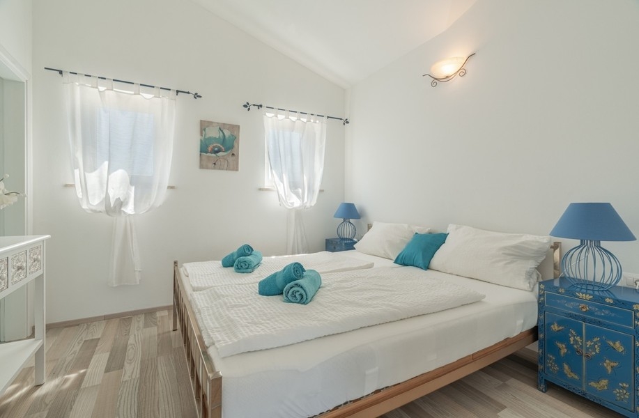 Camera da letto con letto matrimoniale nella villa vicino a Porec