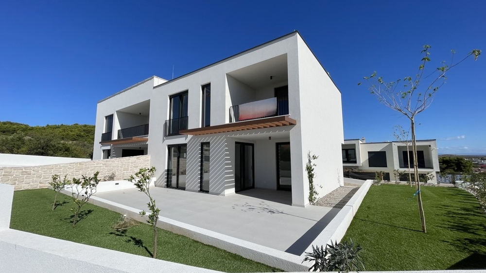 Casa in vendita in Croazia - casa bifamiliare con giardino a Vodice