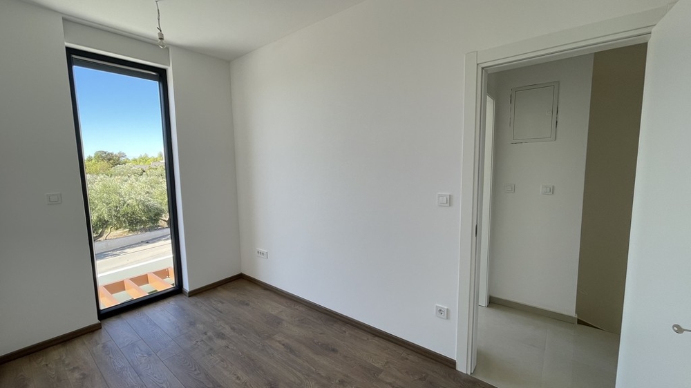 Camera da letto con portafinestra al piano superiore a Vodice