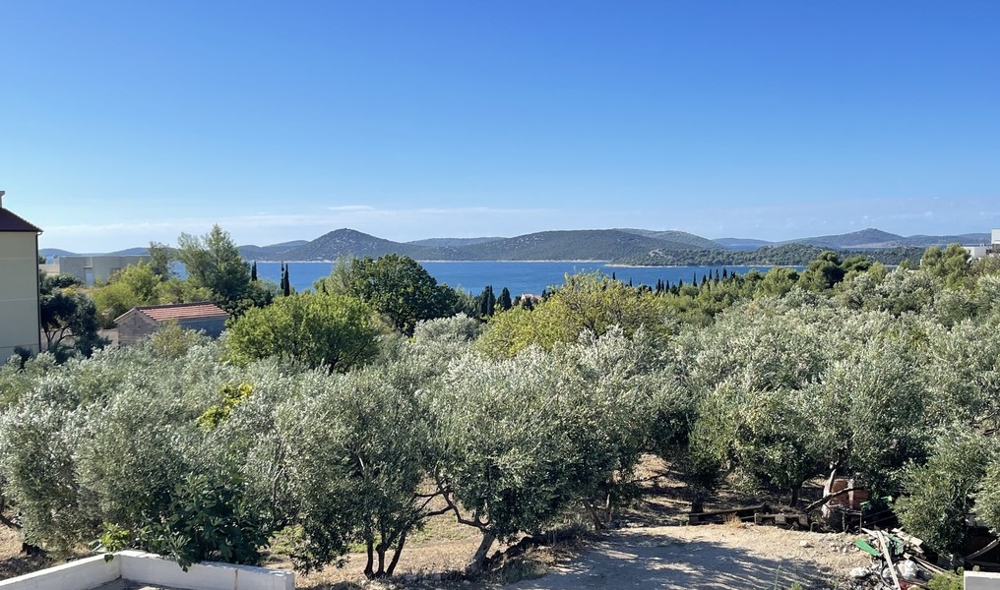 Vista mare sugli uliveti e sull'Adriatico a Vodice