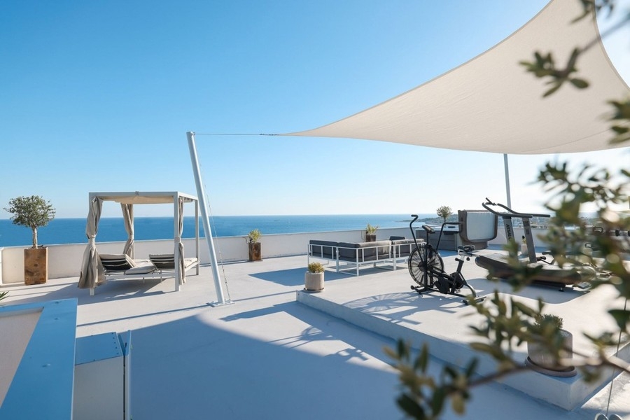 Villa in vendita in Croazia - terrazza con tenda da sole vicino a Rogoznica