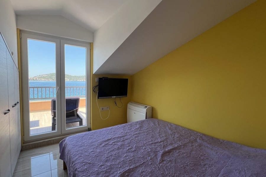 Camera da letto con vista mare in Croazia