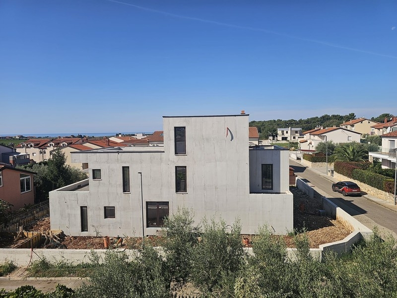 Vista dall'alto sulla villa, sullo sfondo il mare