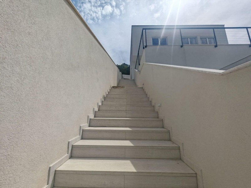 Scala esterna lungo la villa